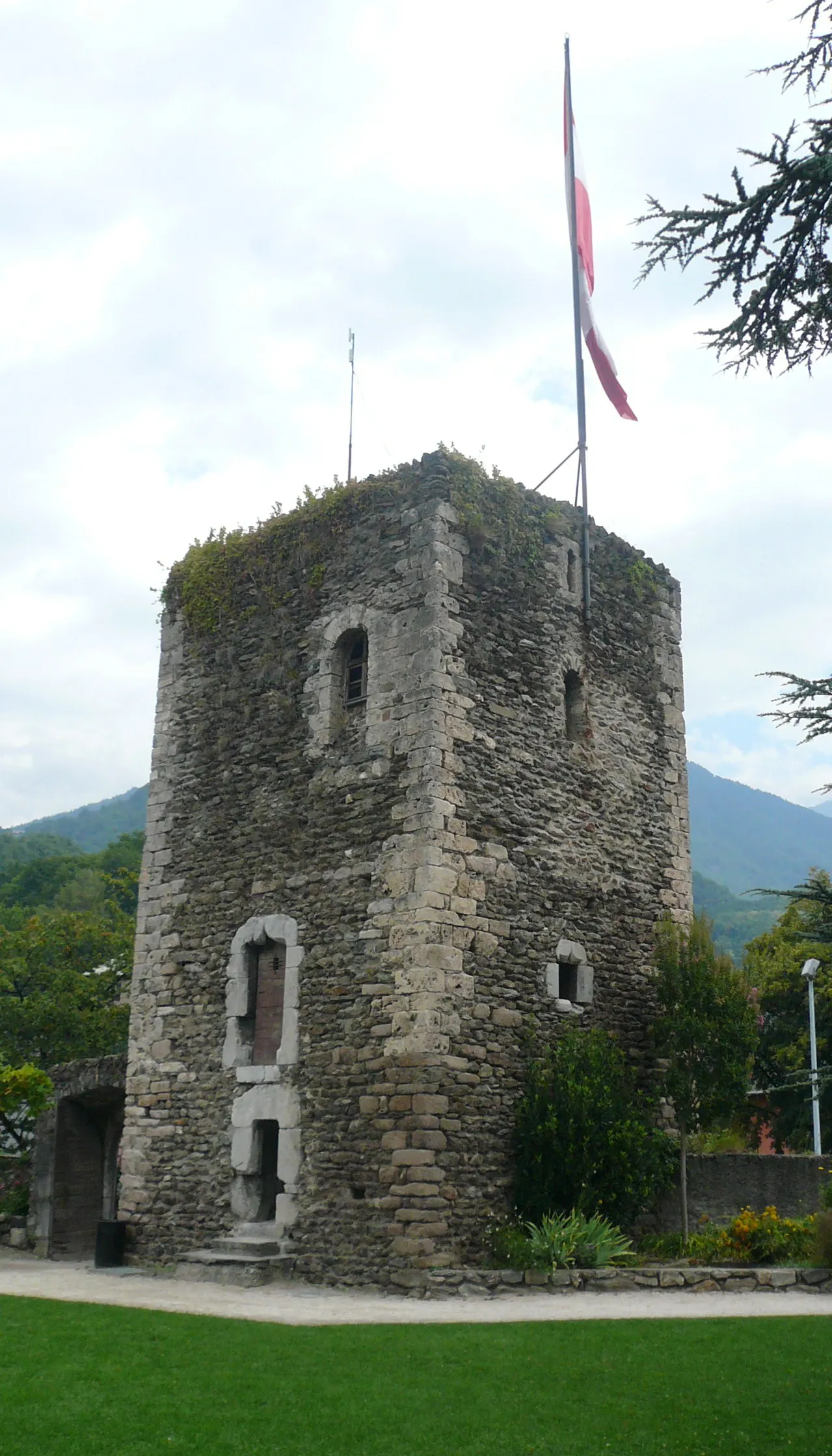 Tour sarrazine