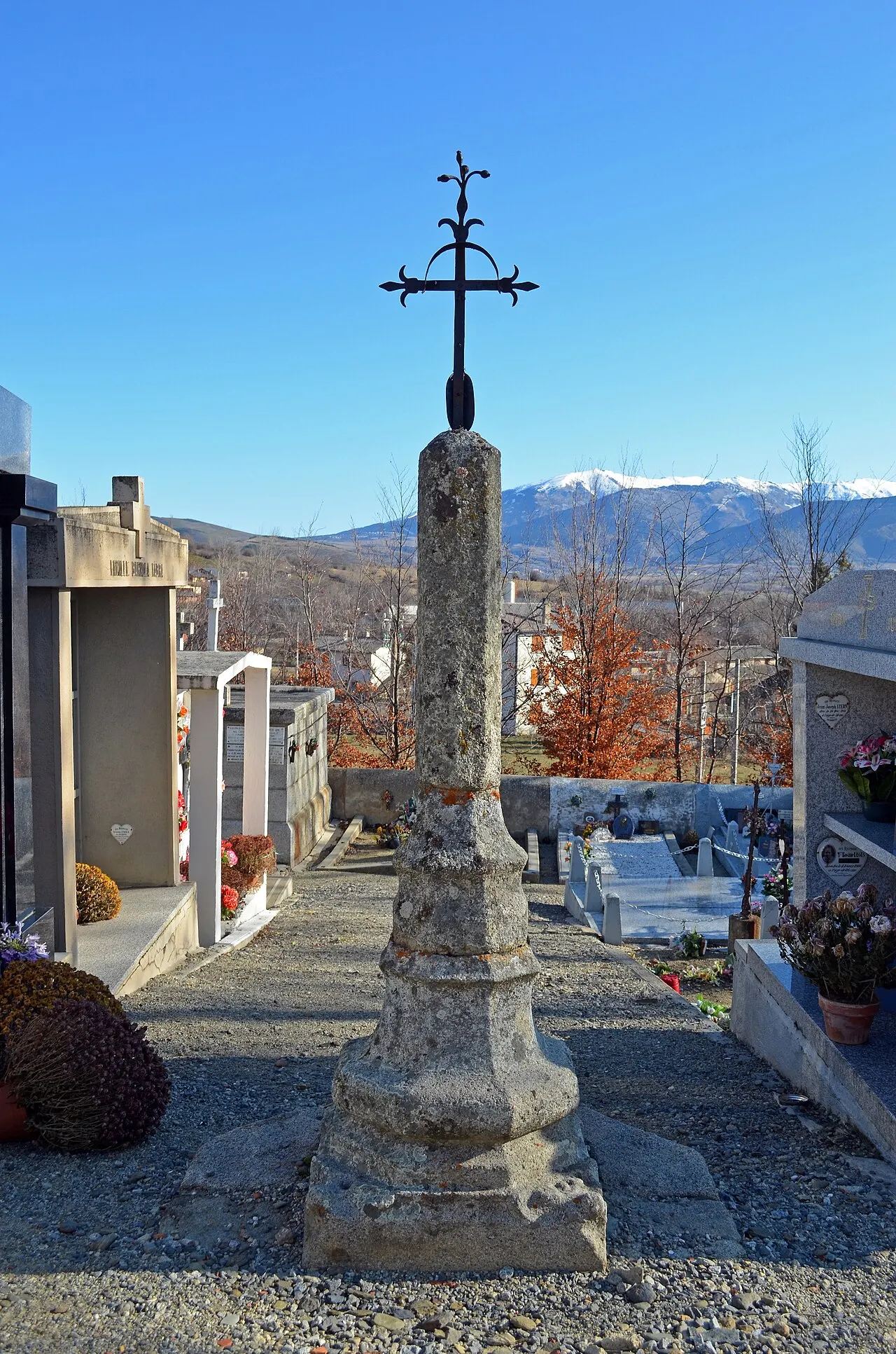 Croix en fer forgé