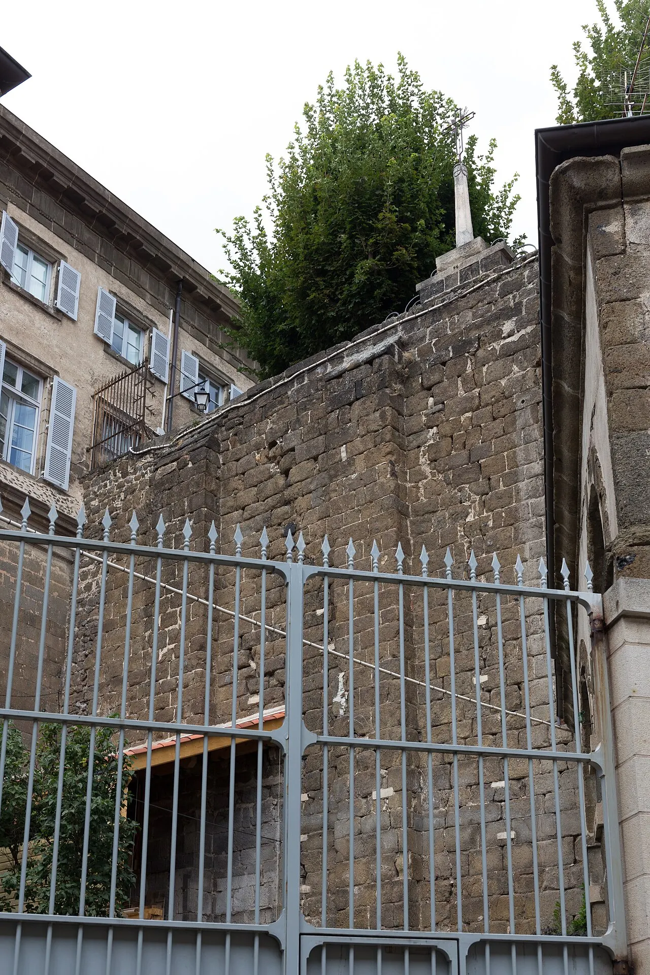 Mur de soutènement de la place du For