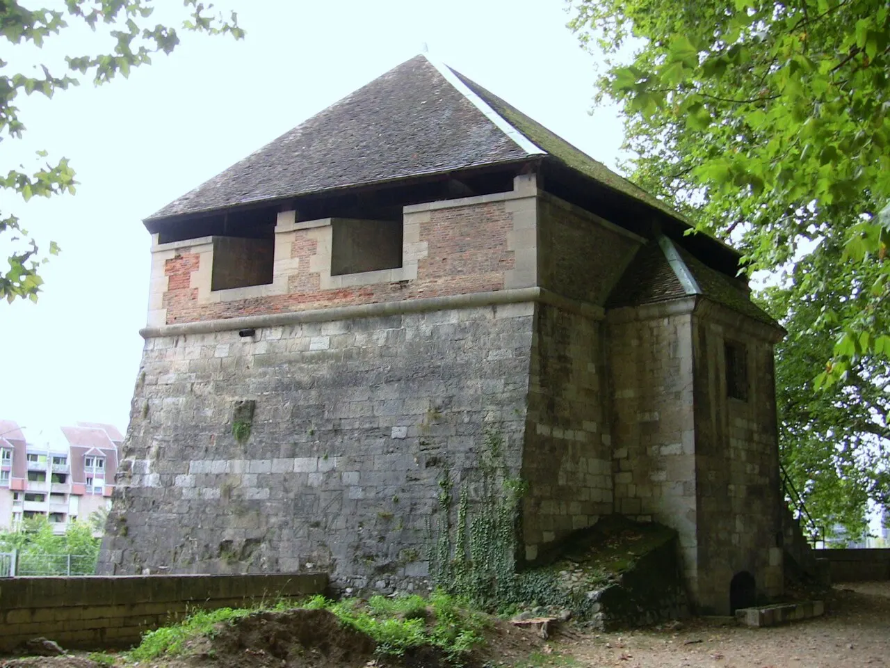 Tour bastionnée des Marais