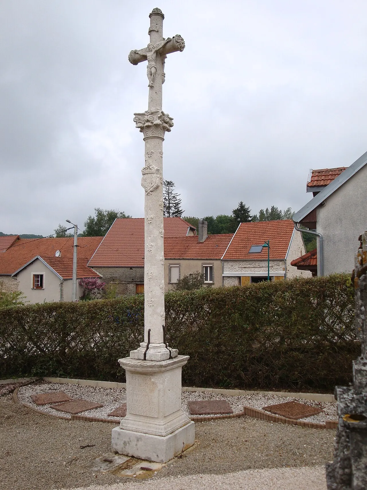 Croix Renaissance de Verseilles-le-Bas