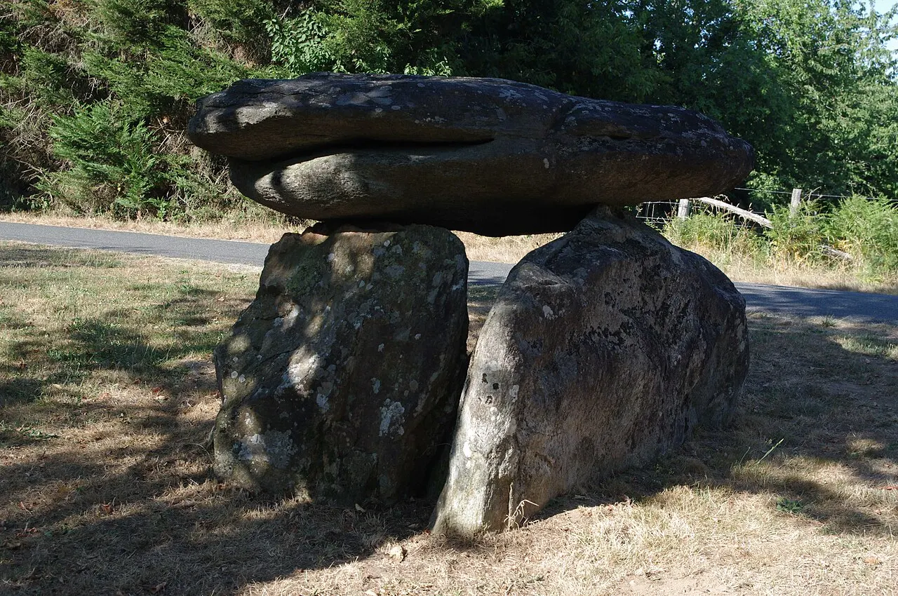 Dolmen dit La Pierre Levée