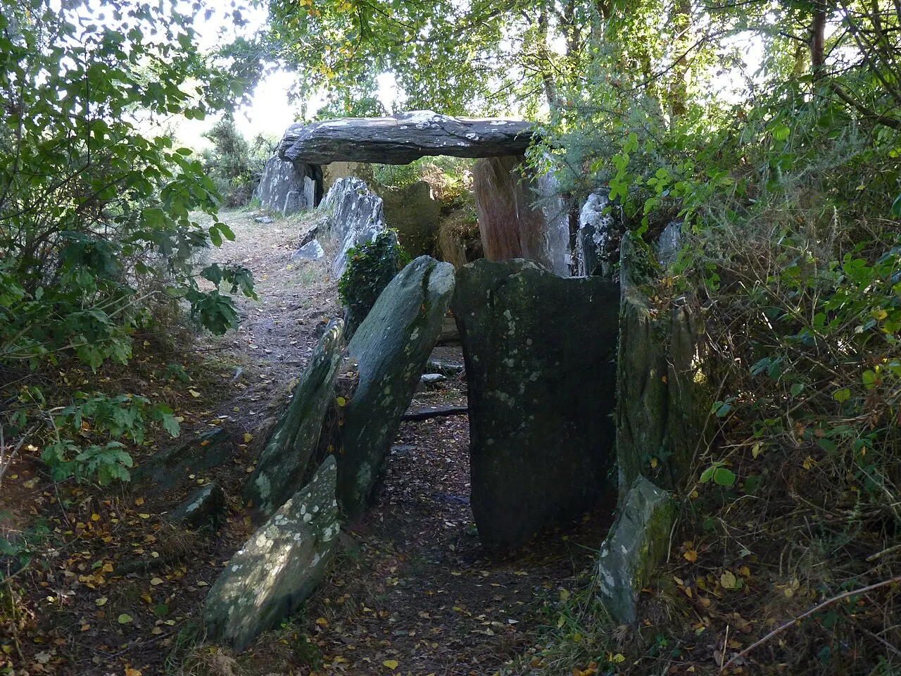 Trois allées couvertes