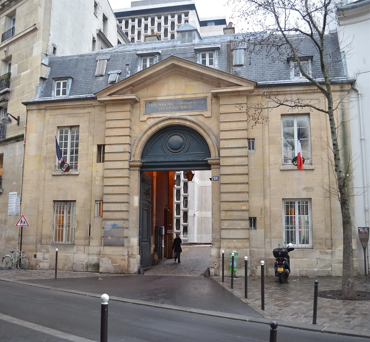Ancienne caserne des Mousquetaires Noirs, dans l’actuel Hôpital des Quinze-Vingts (Centre d’ophtalmologie)