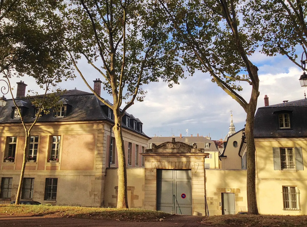 Hôtel de la Marine et des Galères (ancien) , puis Caserne des Coches