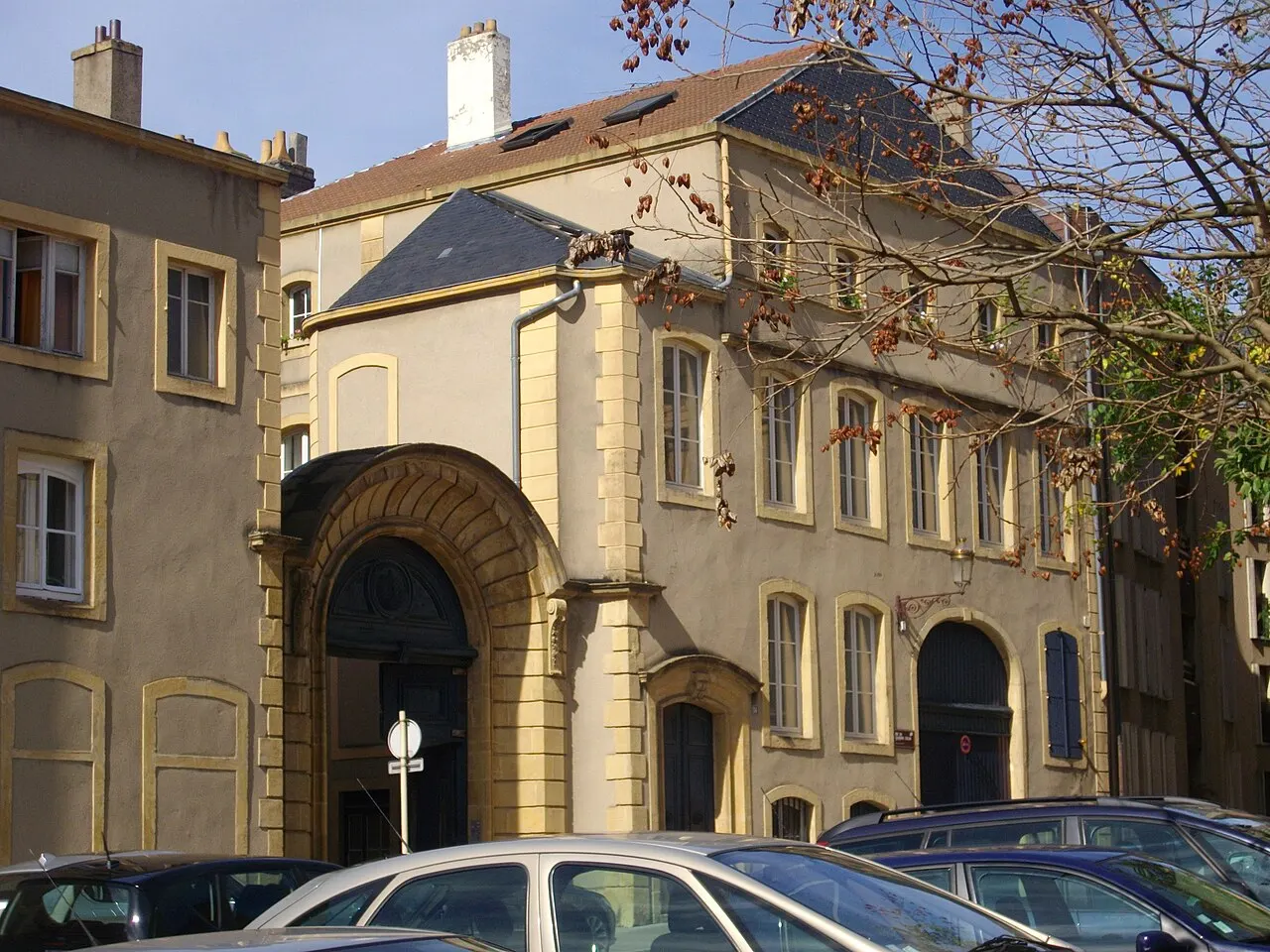Borne de recharge - rue du Chanoine Collin