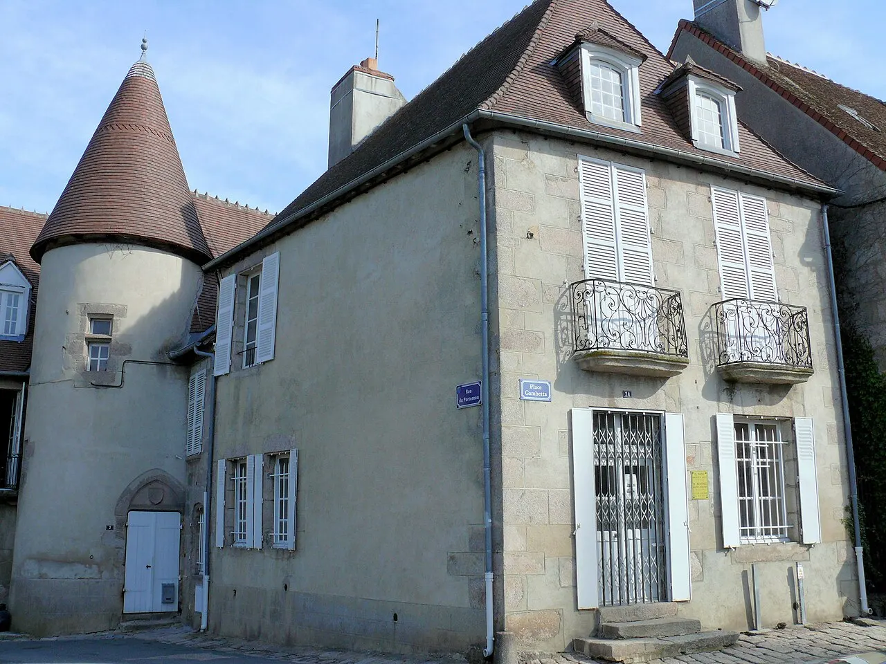 Maison au Balcon