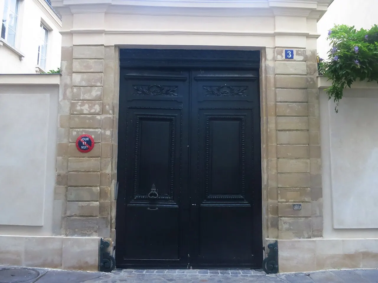 Hôtel (ancien) , dit aussi Hôtel des Vertus, de Courthenay, de Chemilly, de Béthune ou de Croix