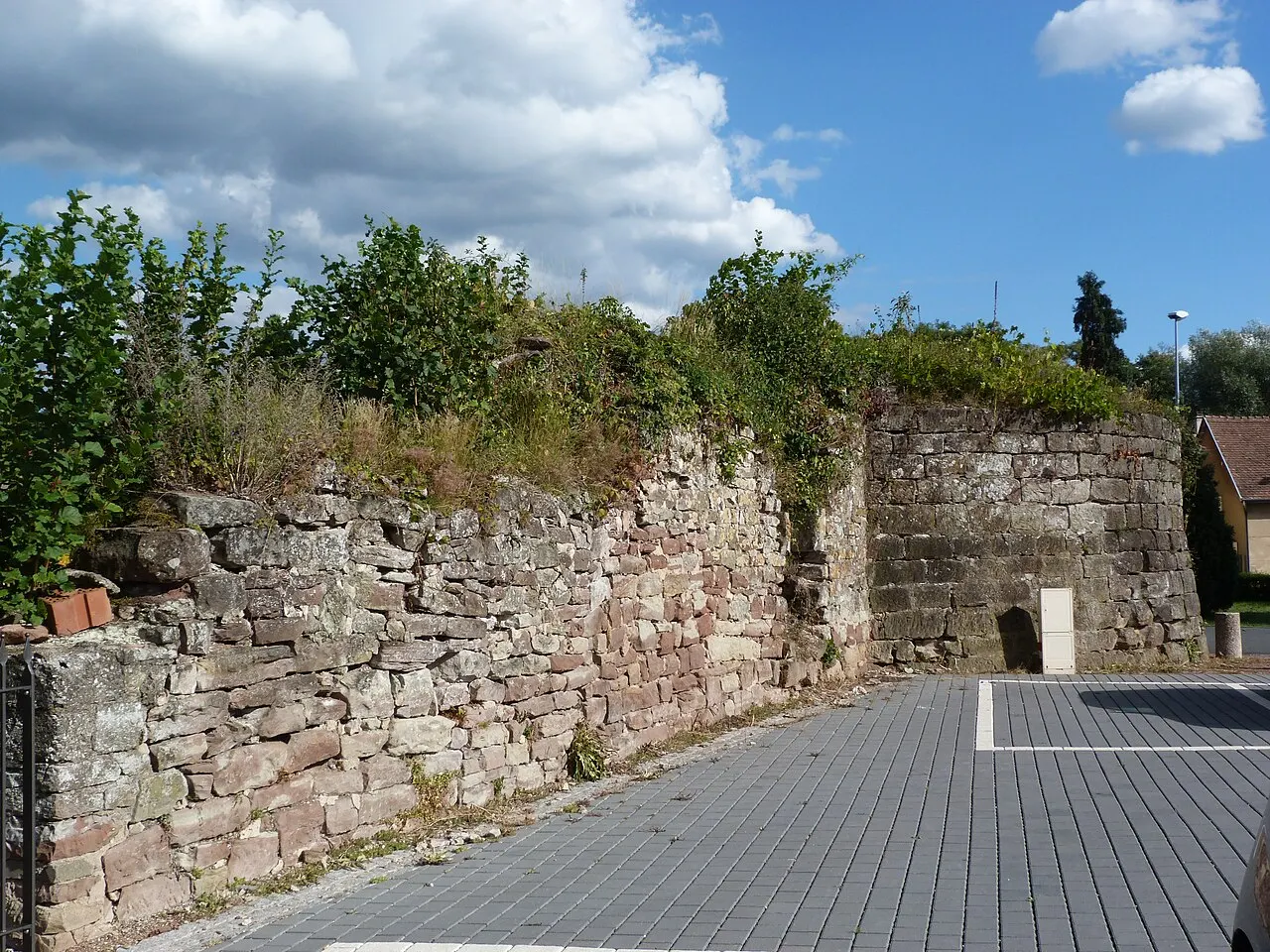 Vestiges de l’enceinte médiévale