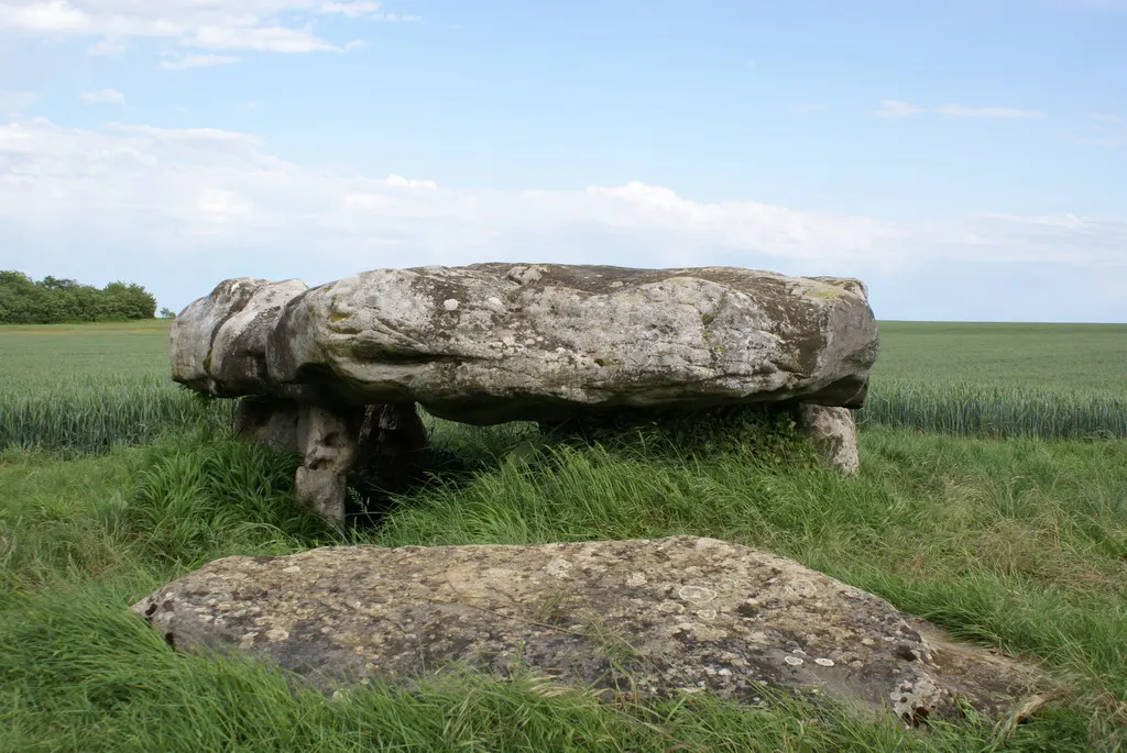 Dolmen dit la Pierre l’Armoire
