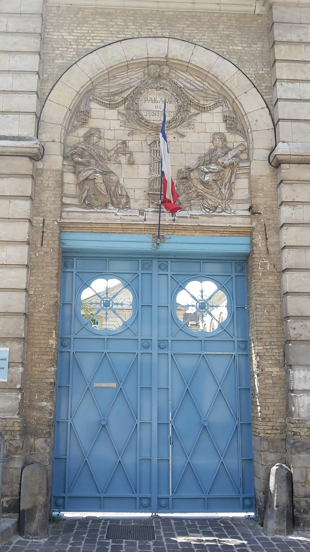 Ancien évêché ou palais épiscopal, actuellement palais de justice