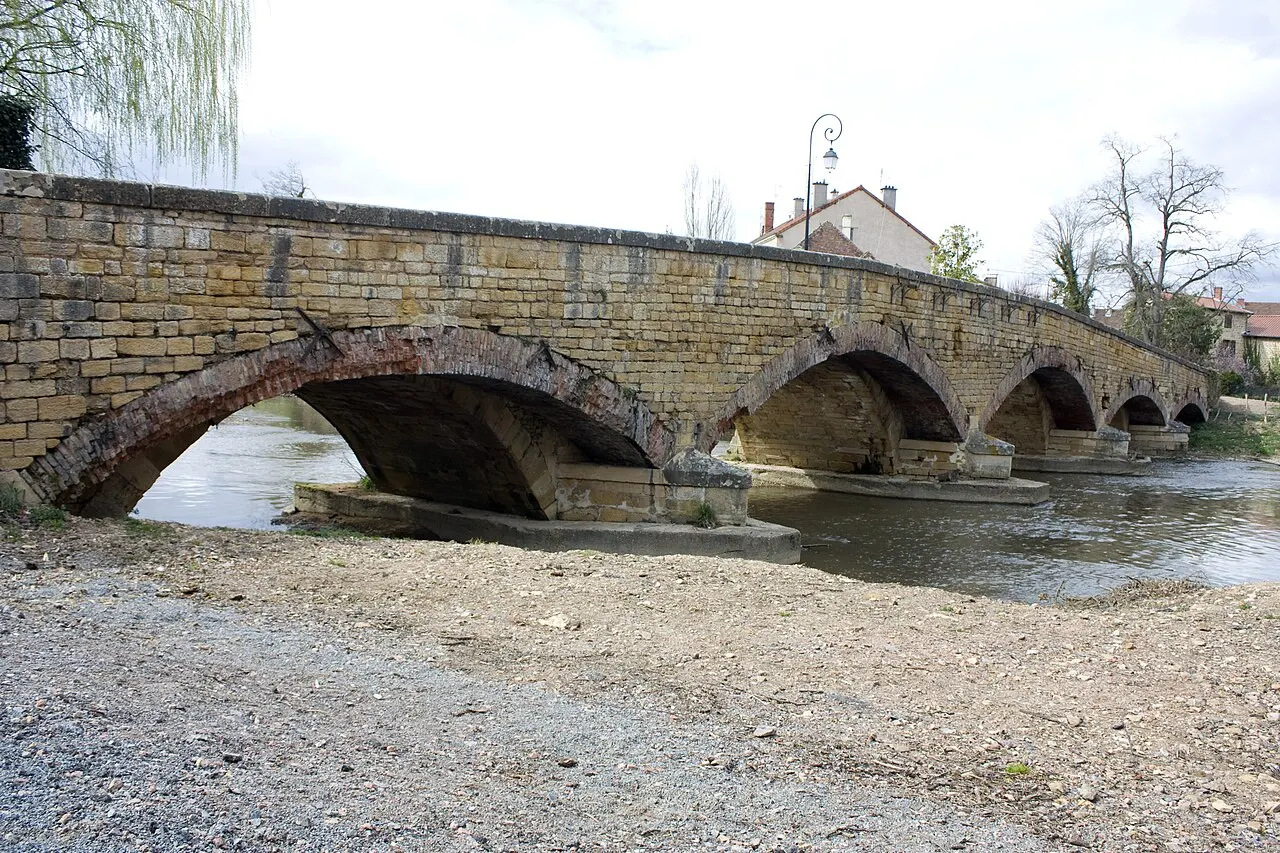 Pont de Pierre de Charlieu