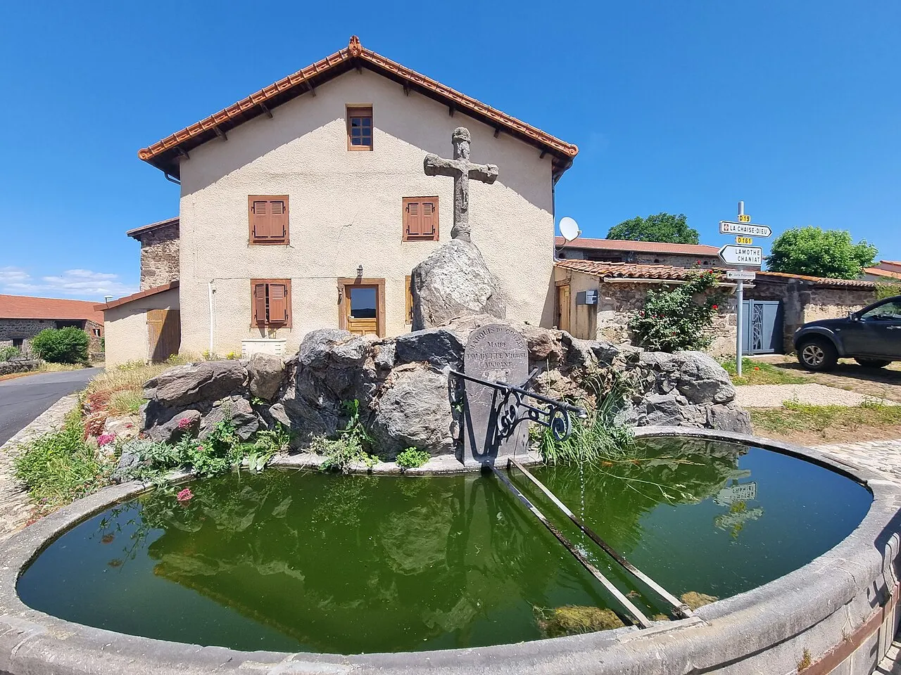 Croix du XVe siècle en pierre