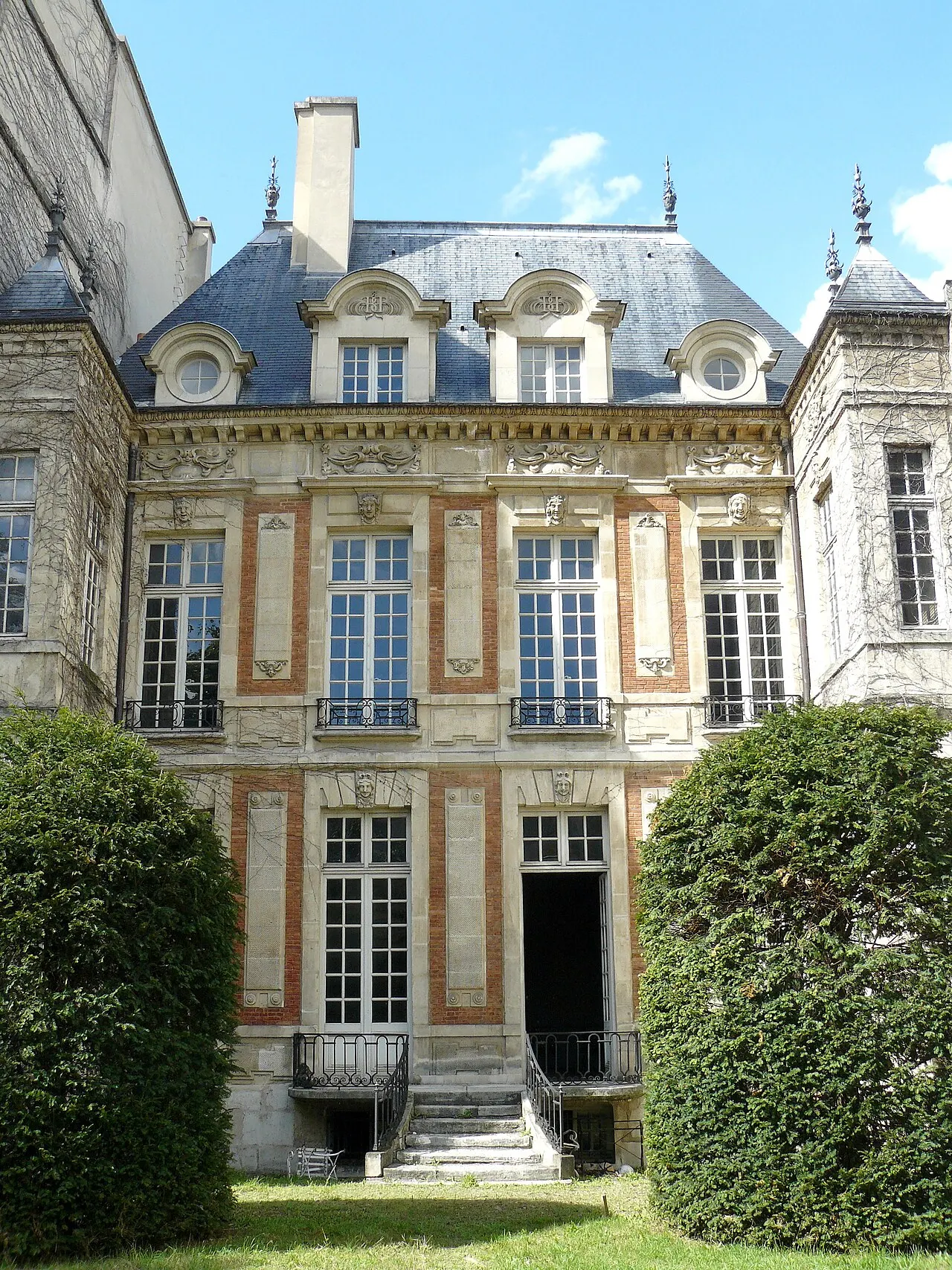 Hôtel de Chalons-Luxembourg (ancien)