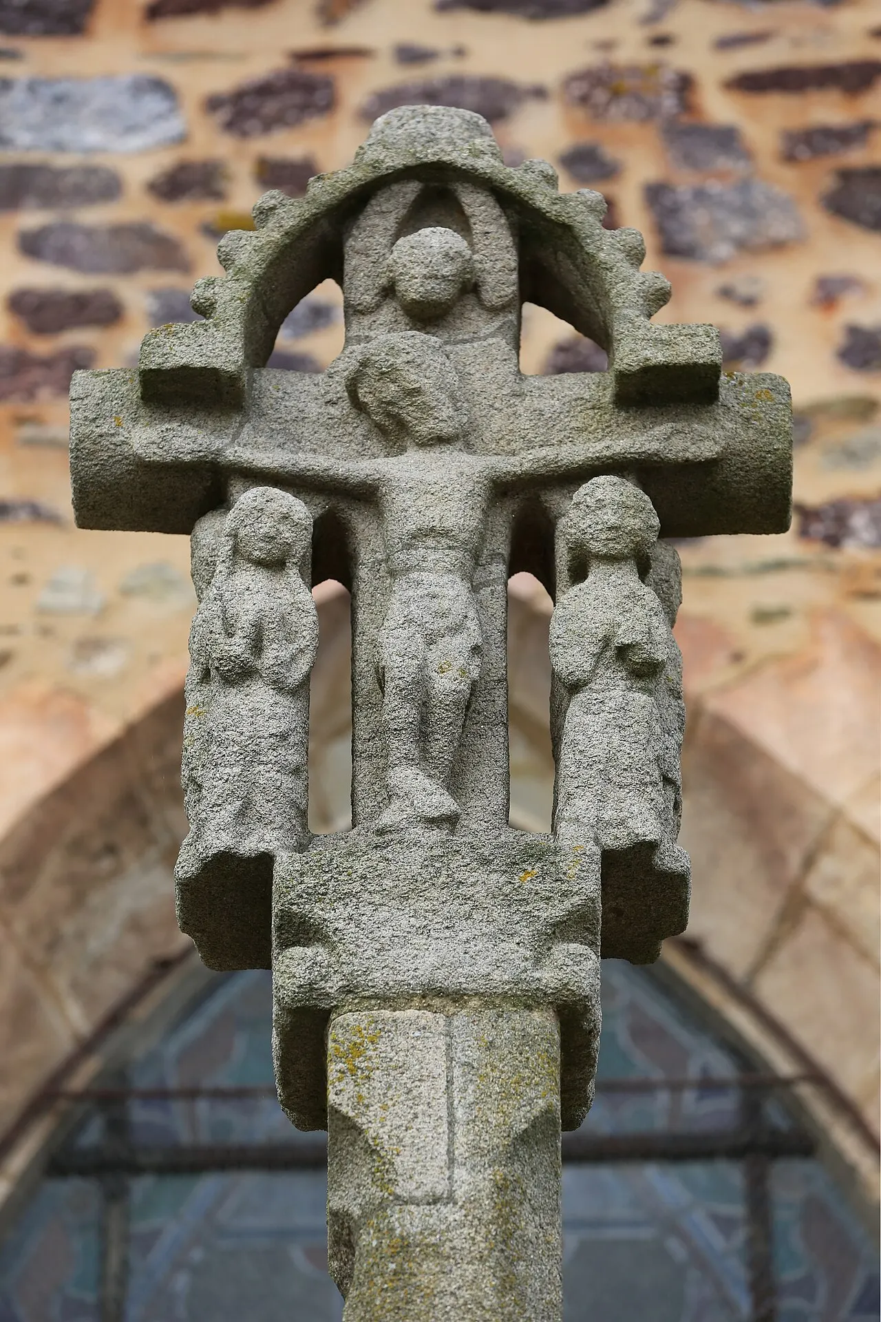 Croix en granit du 13e siècle