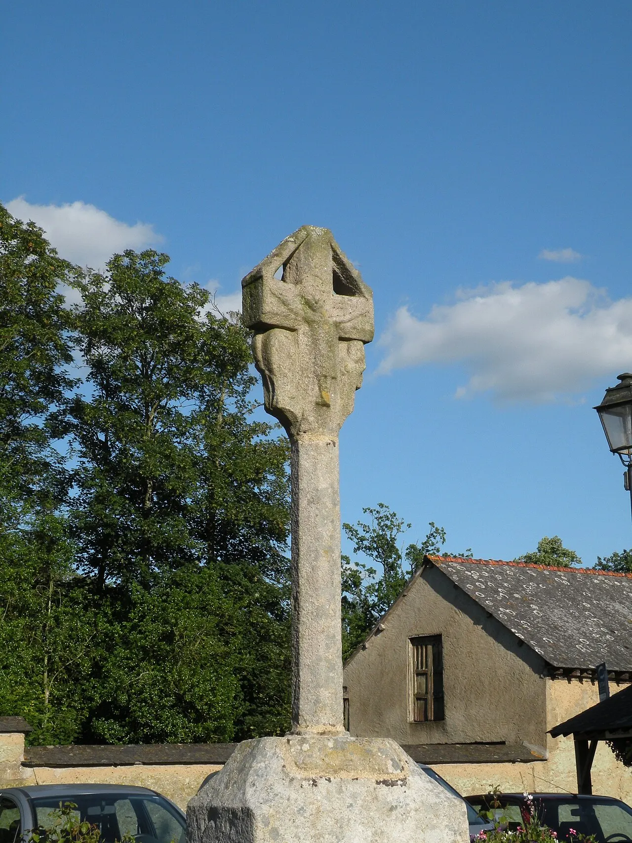Croix en granit du 15e siècle