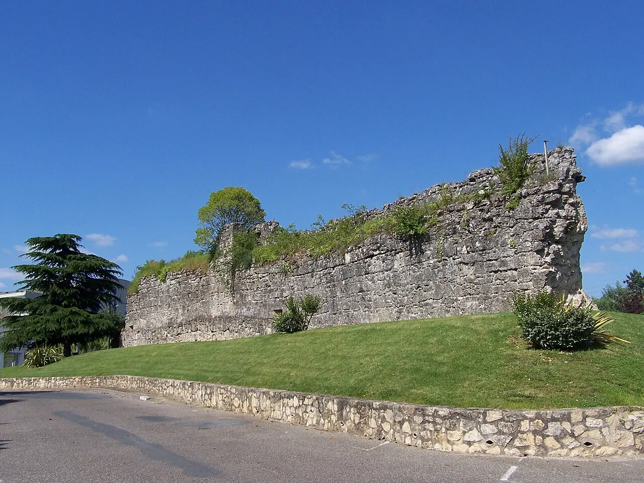 Vestiges de l’enceinte
