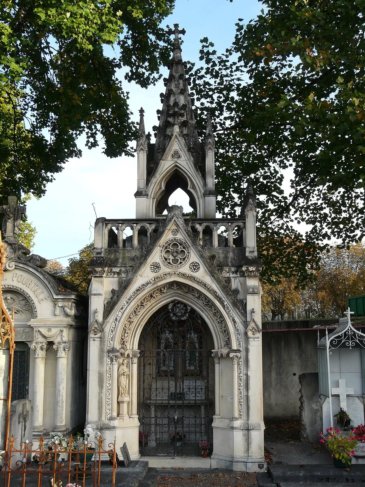 Chapelle funéraire Guillemin-Montebello dans le Grand Cimetière