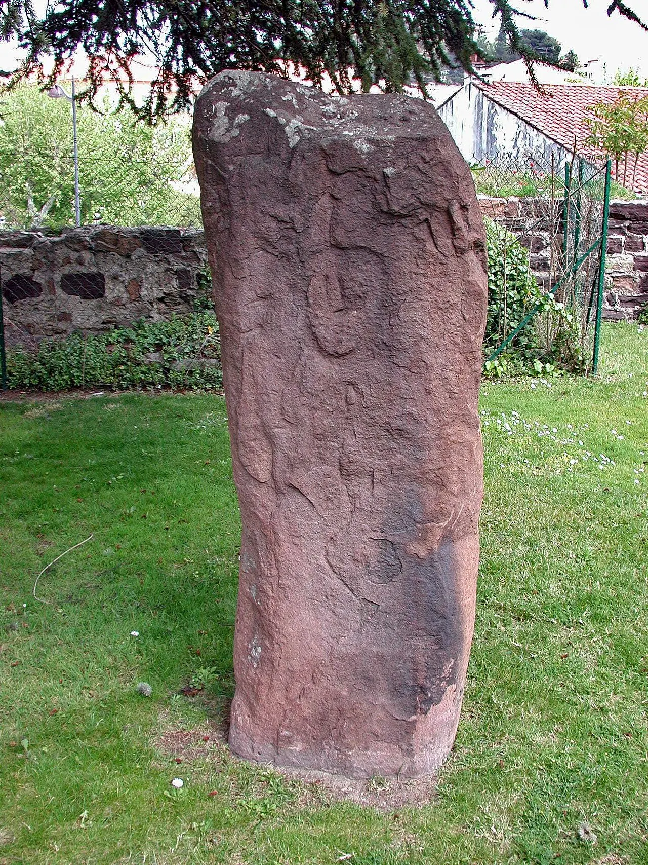 Menhir couché