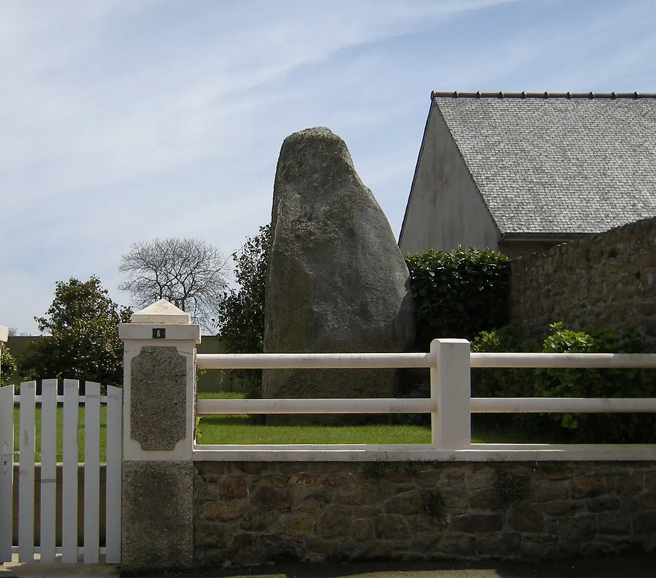 Menhir de Kerbelven