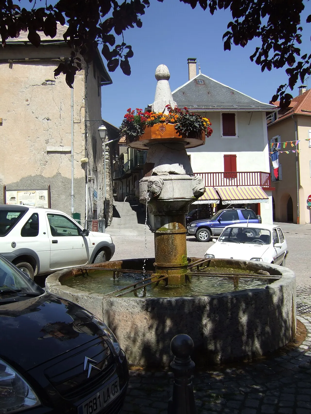 Fontaine sur la place