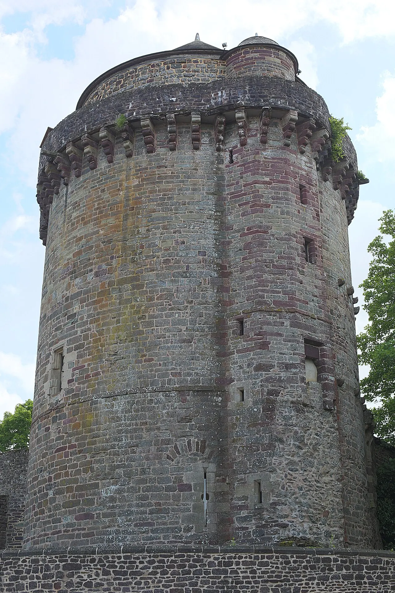 Tour du château ou ancien donjon (ancienne prison)