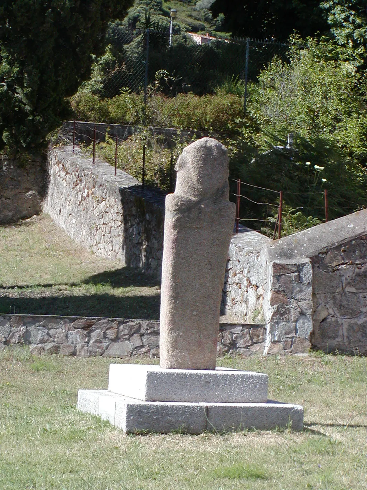 Figure antique d’Appriciani (rocher sculpté en forme de tête humaine)