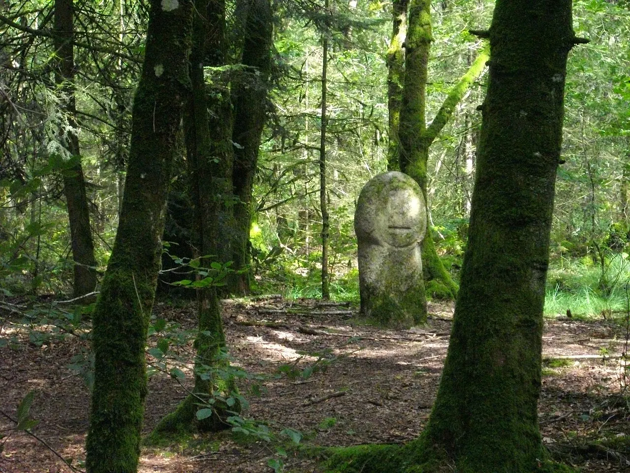 Deux menhirs taillés, dits Babouin et Babouine