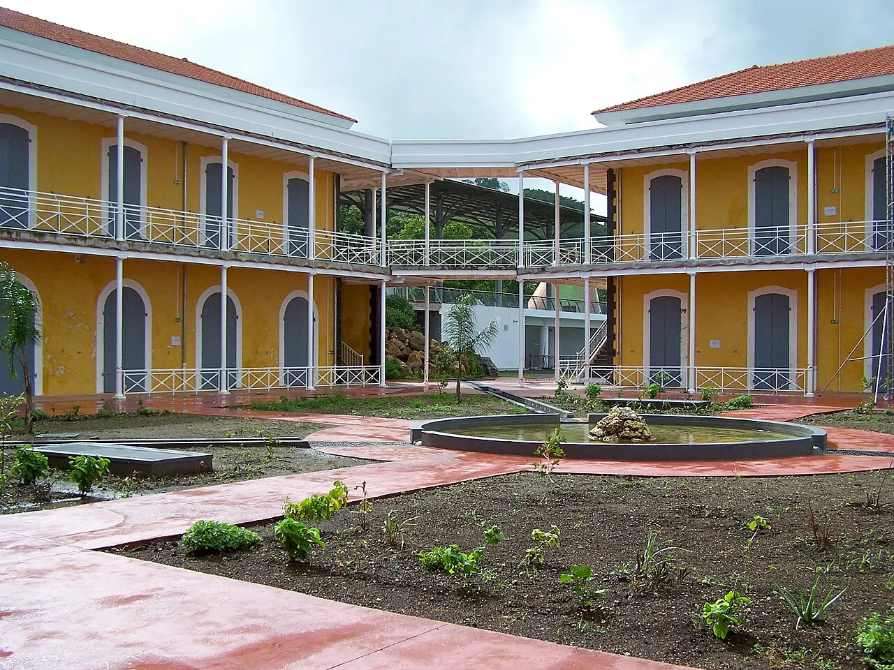 Ancien hôpital militaire du Camp Jacob, situé au Morne Houël, entre le chemin départemental 9 et le chemin départemental 11