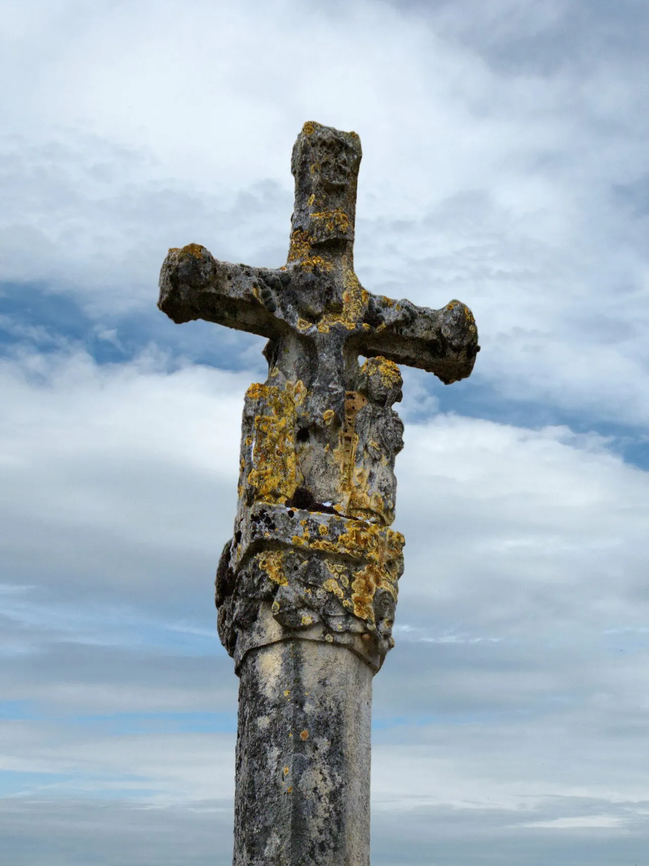 Croix en pierre
