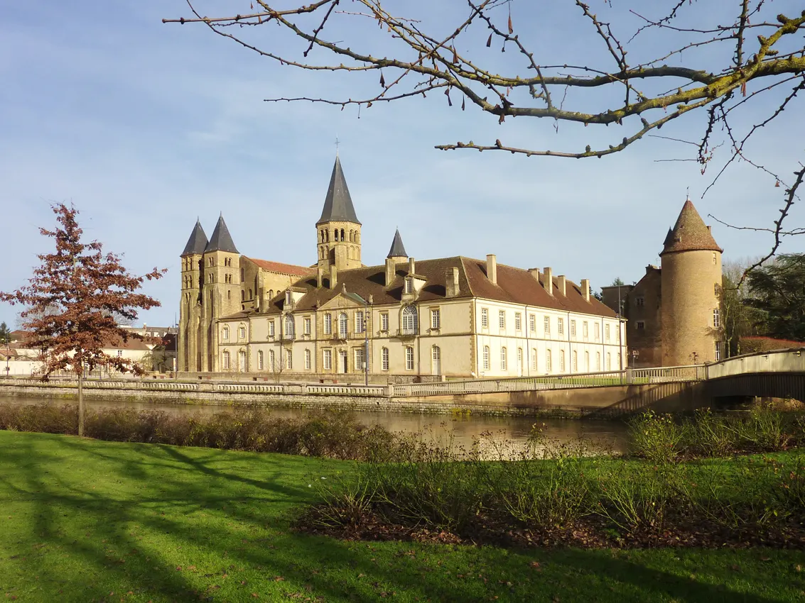 Cloître de la Basilique - Ancien prieuré Notre-Dame