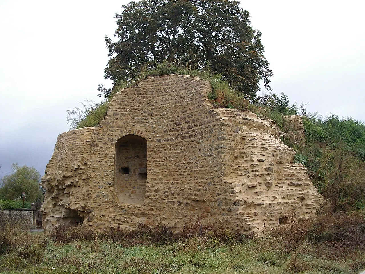 Ancien château de Lumes