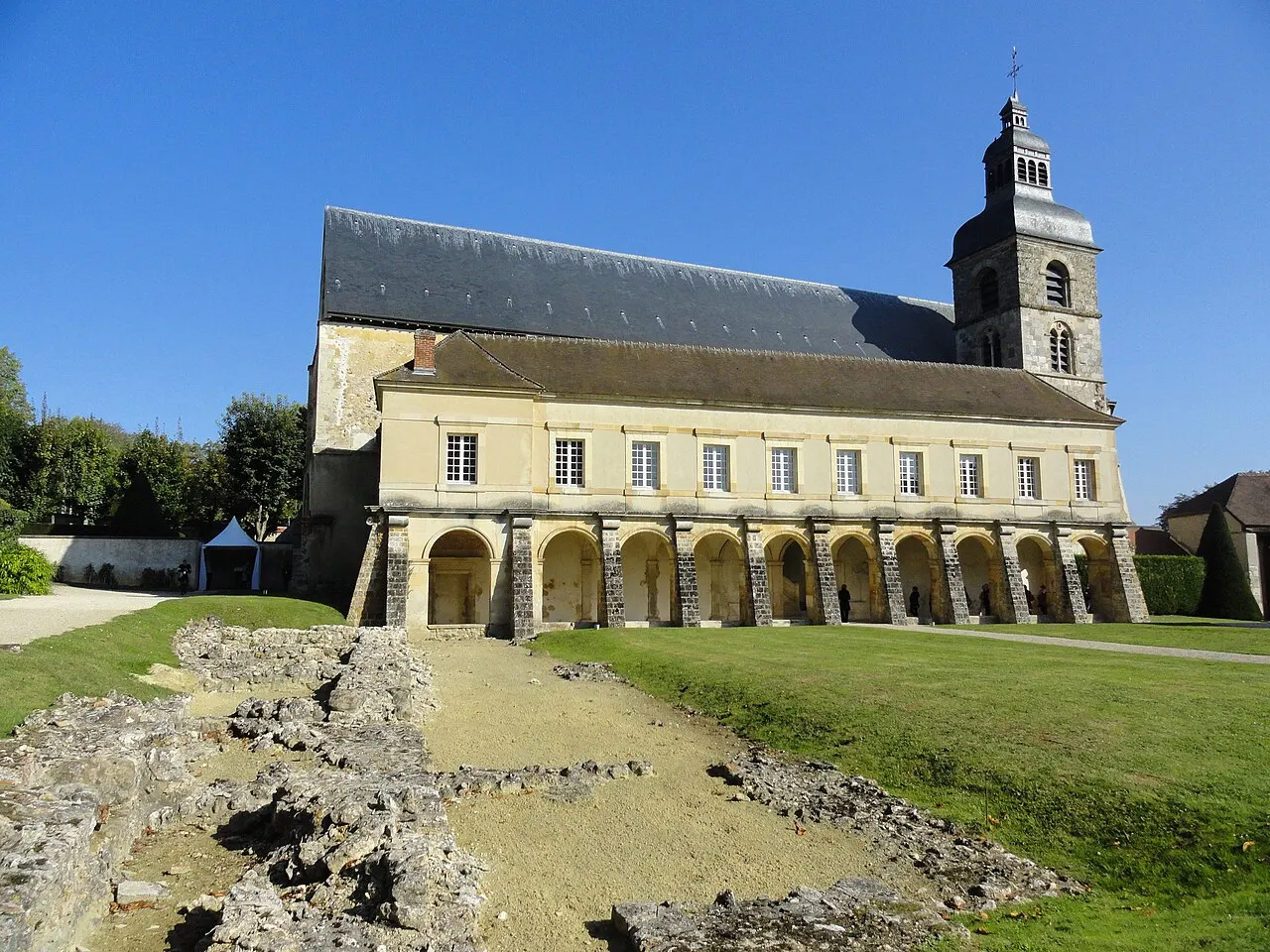 Enceinte de l’abbaye Saint-Pierre d’Hautvillers