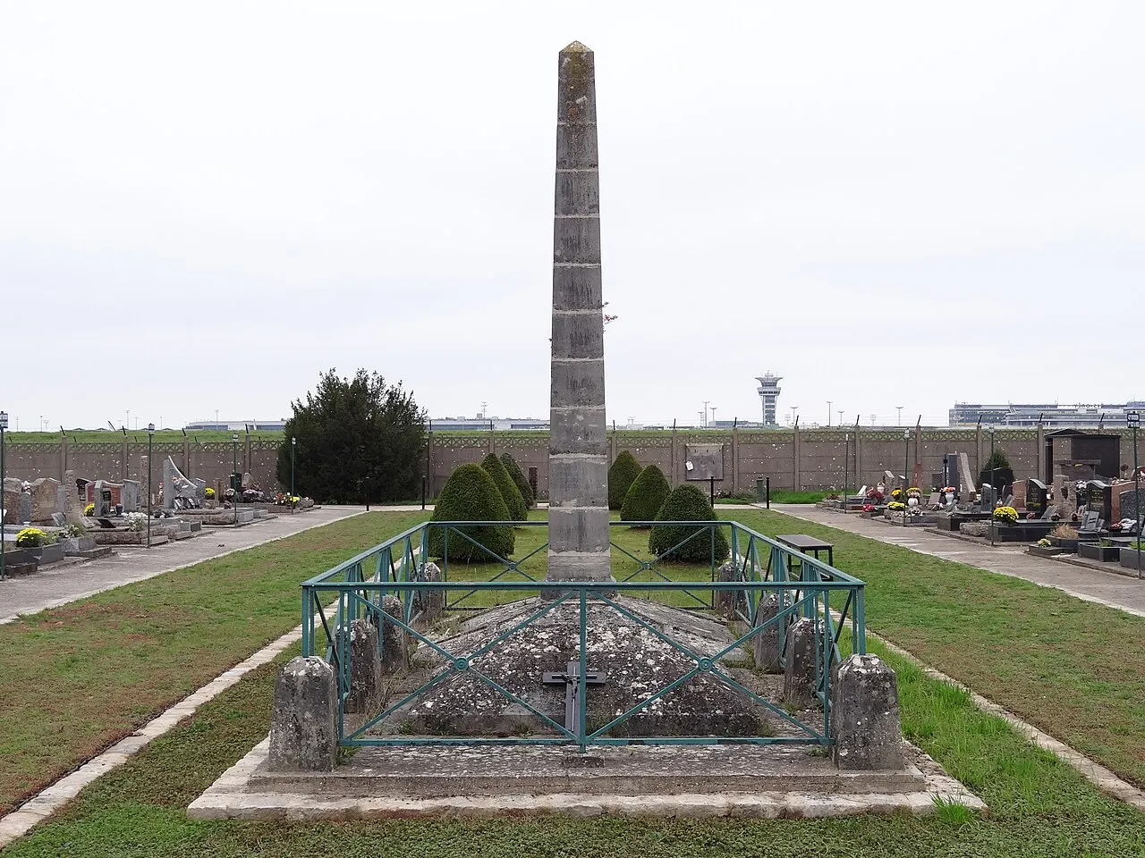 Pyramide commémorative du Maréchal de Vaux
