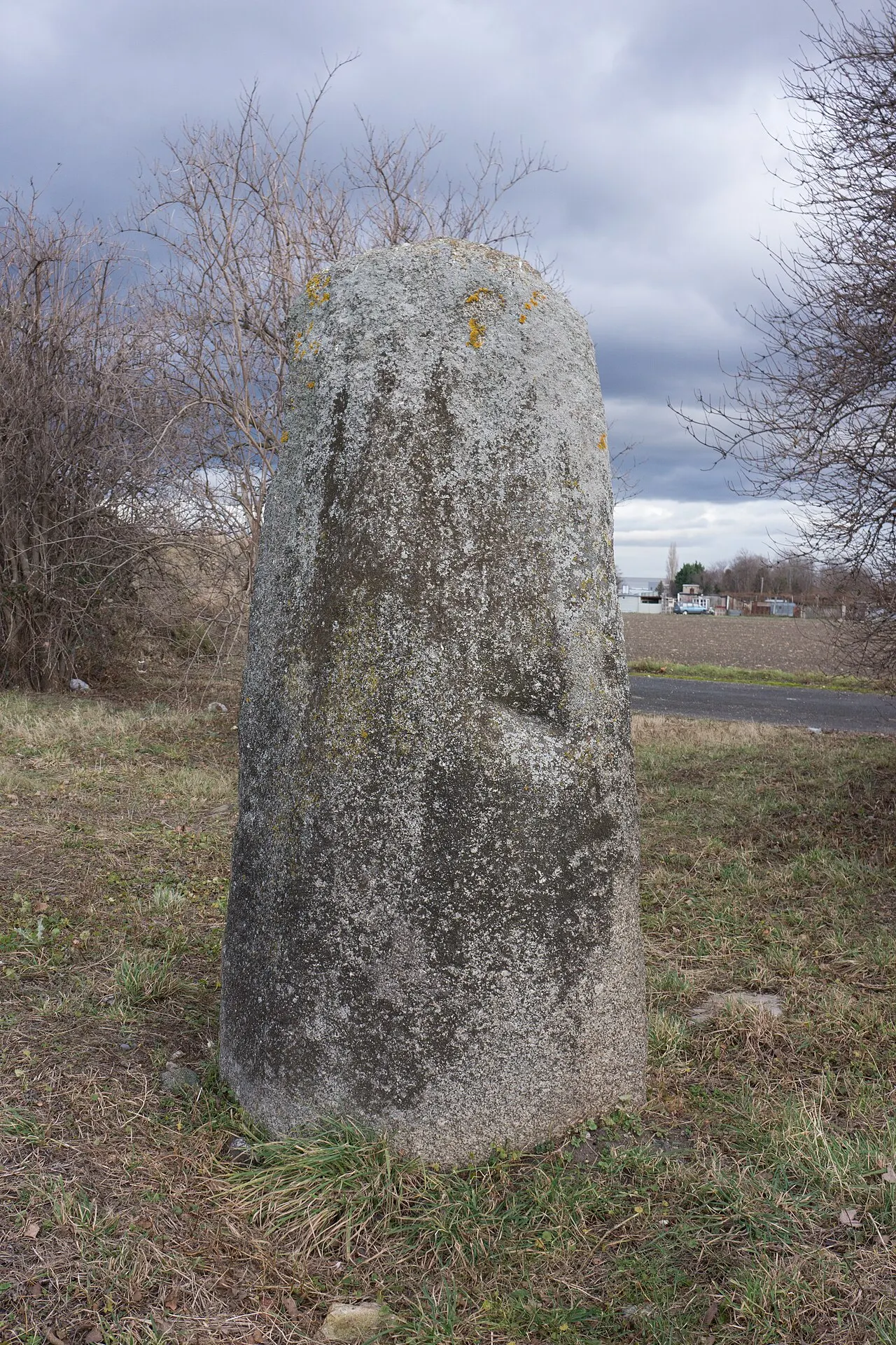 Menhir de Sainte-Anne, de Pierre-Longue ou de Beaulieu, dit borne milliaire