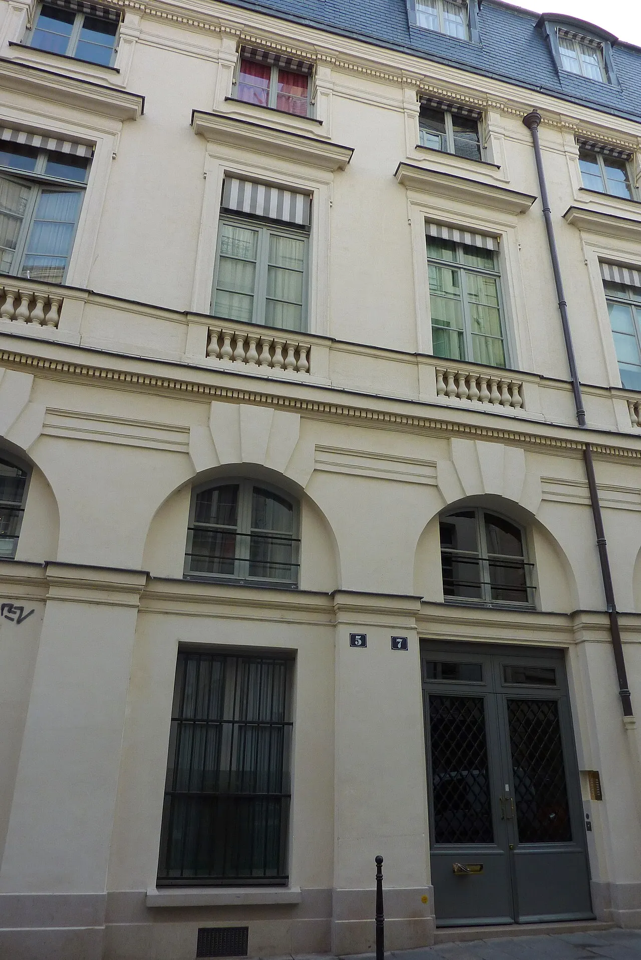 Immeuble en bordure du Palais-Royal