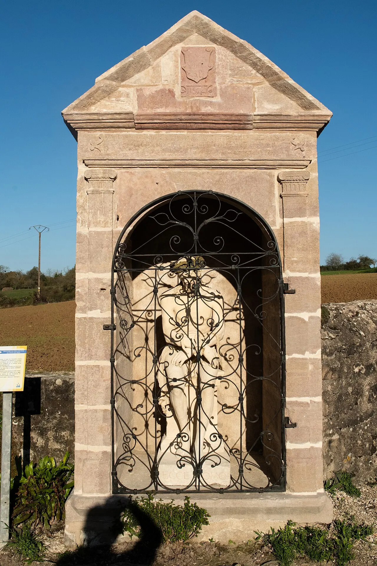 Statue du Dieu-de-Pitié