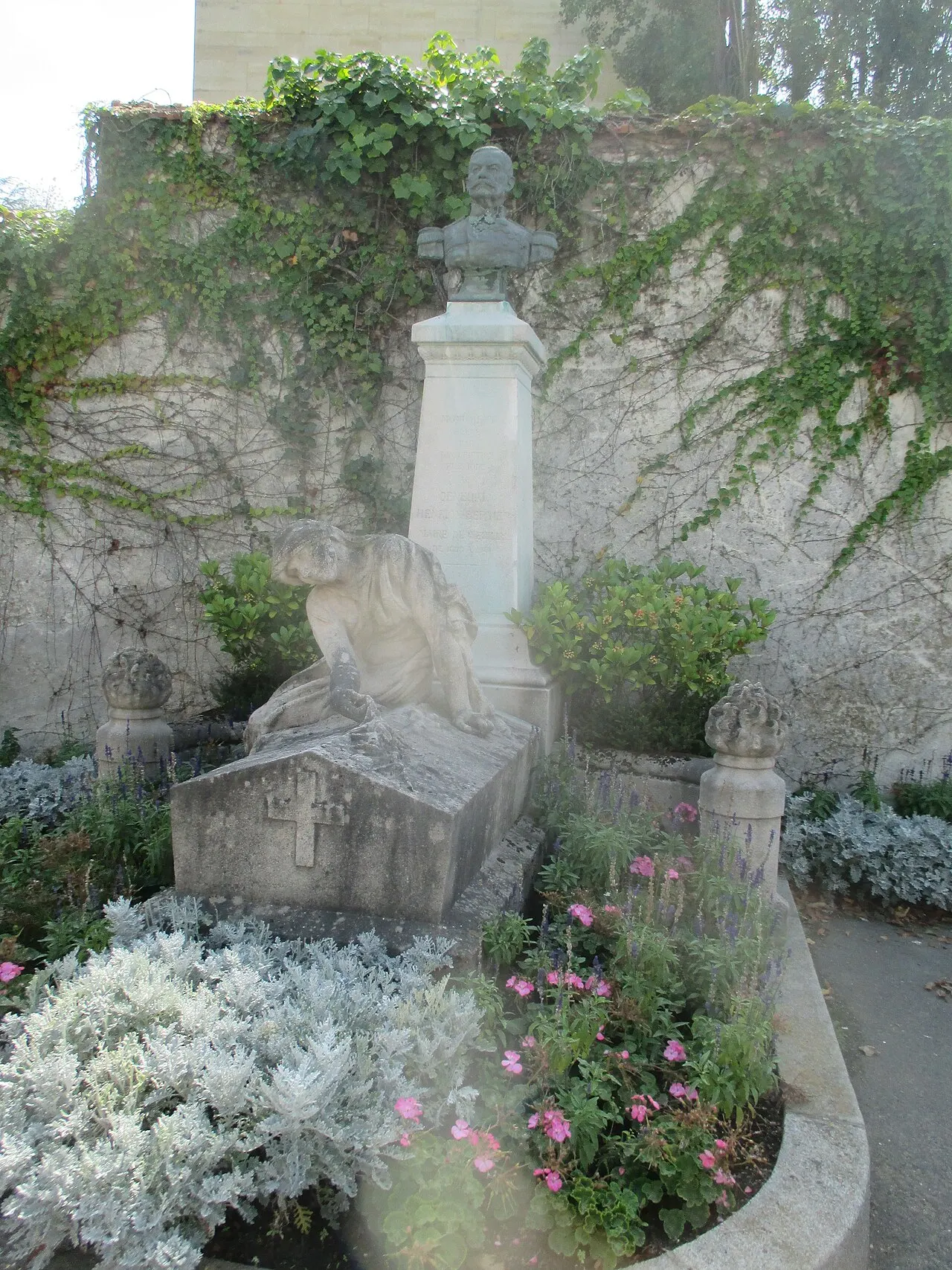 Monument du Général Henrion Bertier