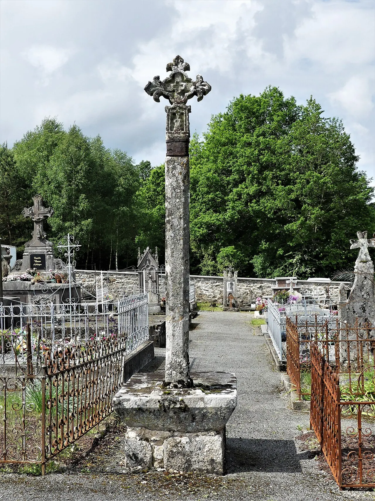Croix de cimetière du 16e siècle