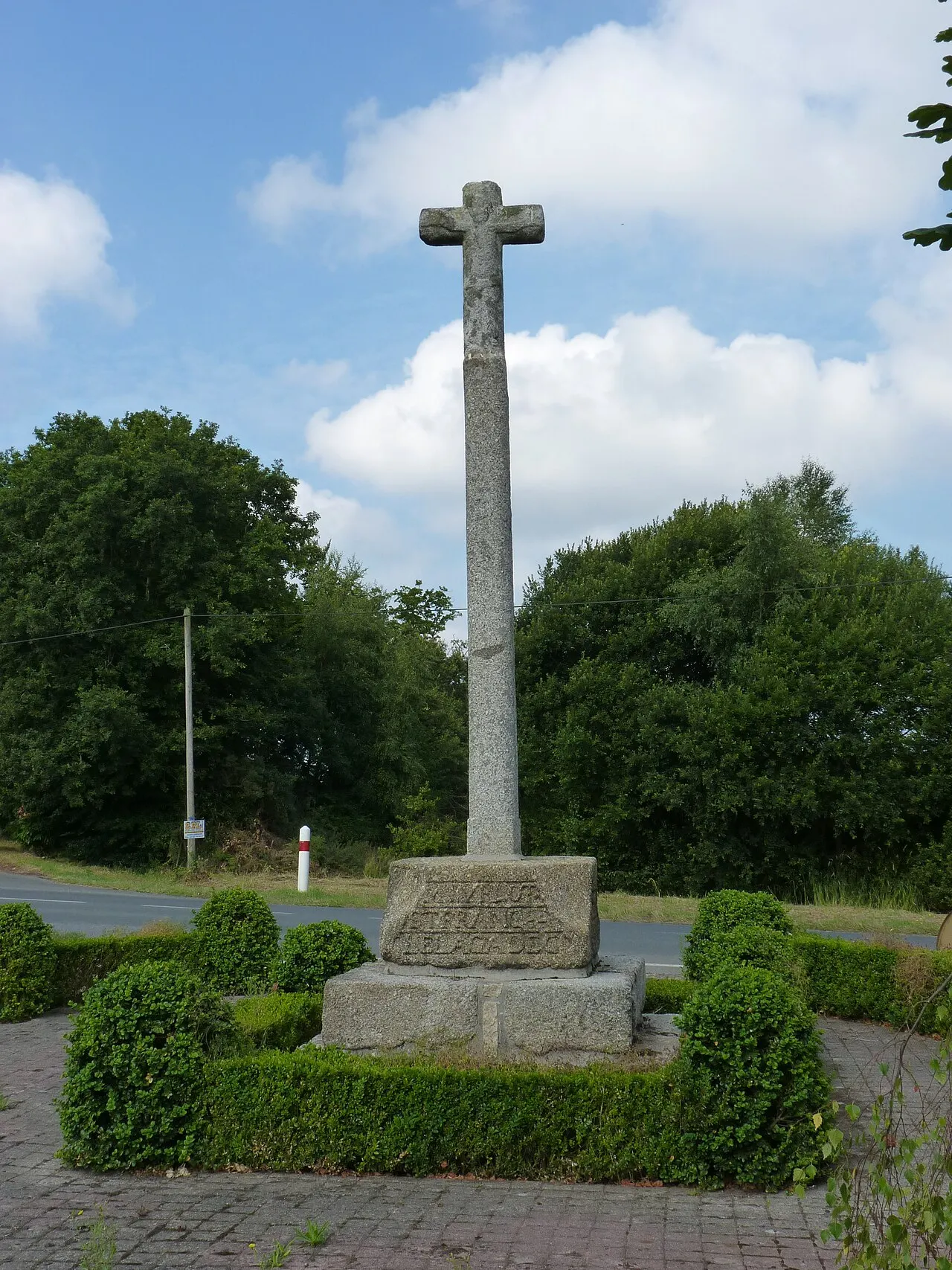 Croix de chemin du 17e siècle