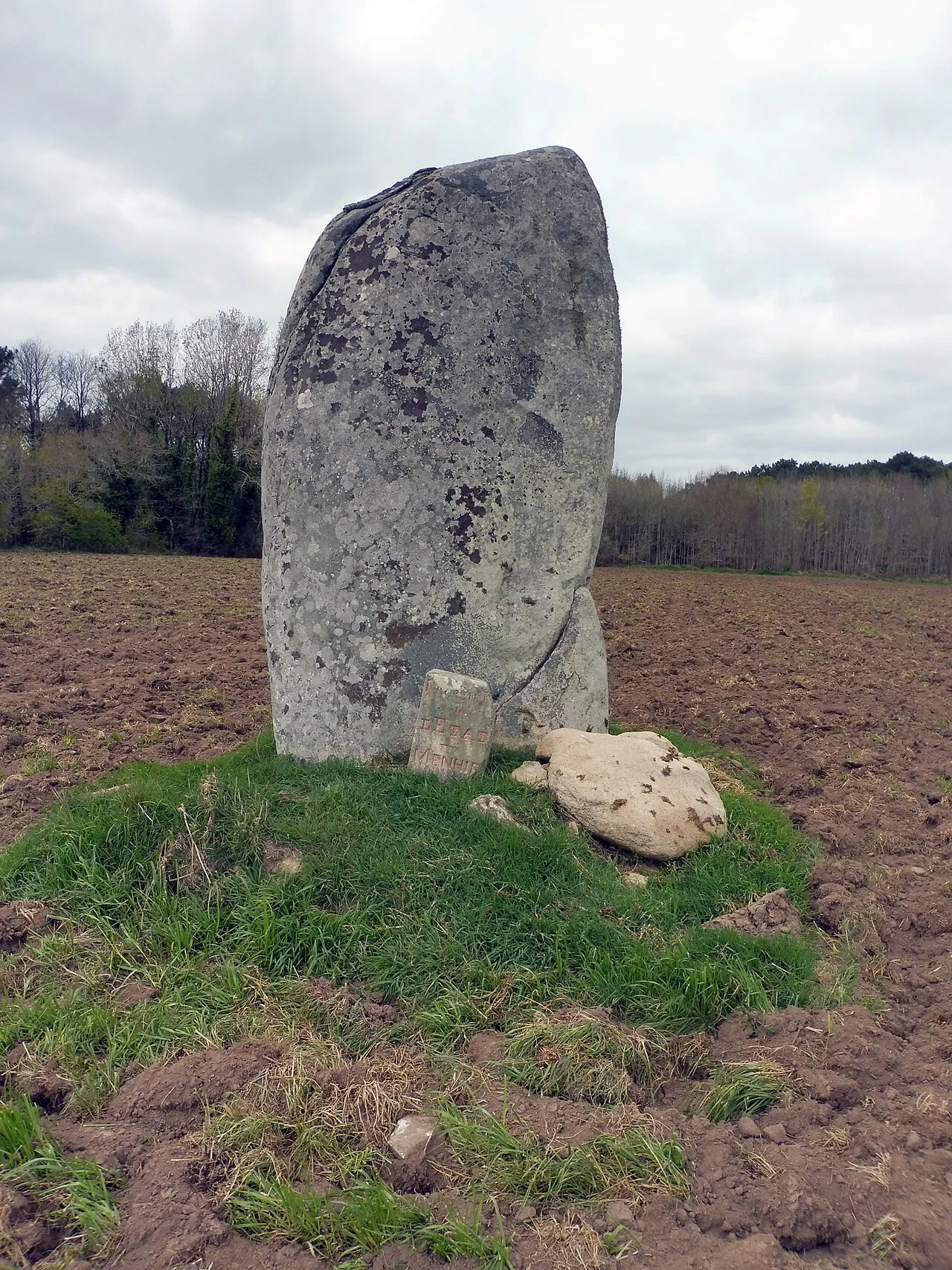 Menhir de Kerlagad