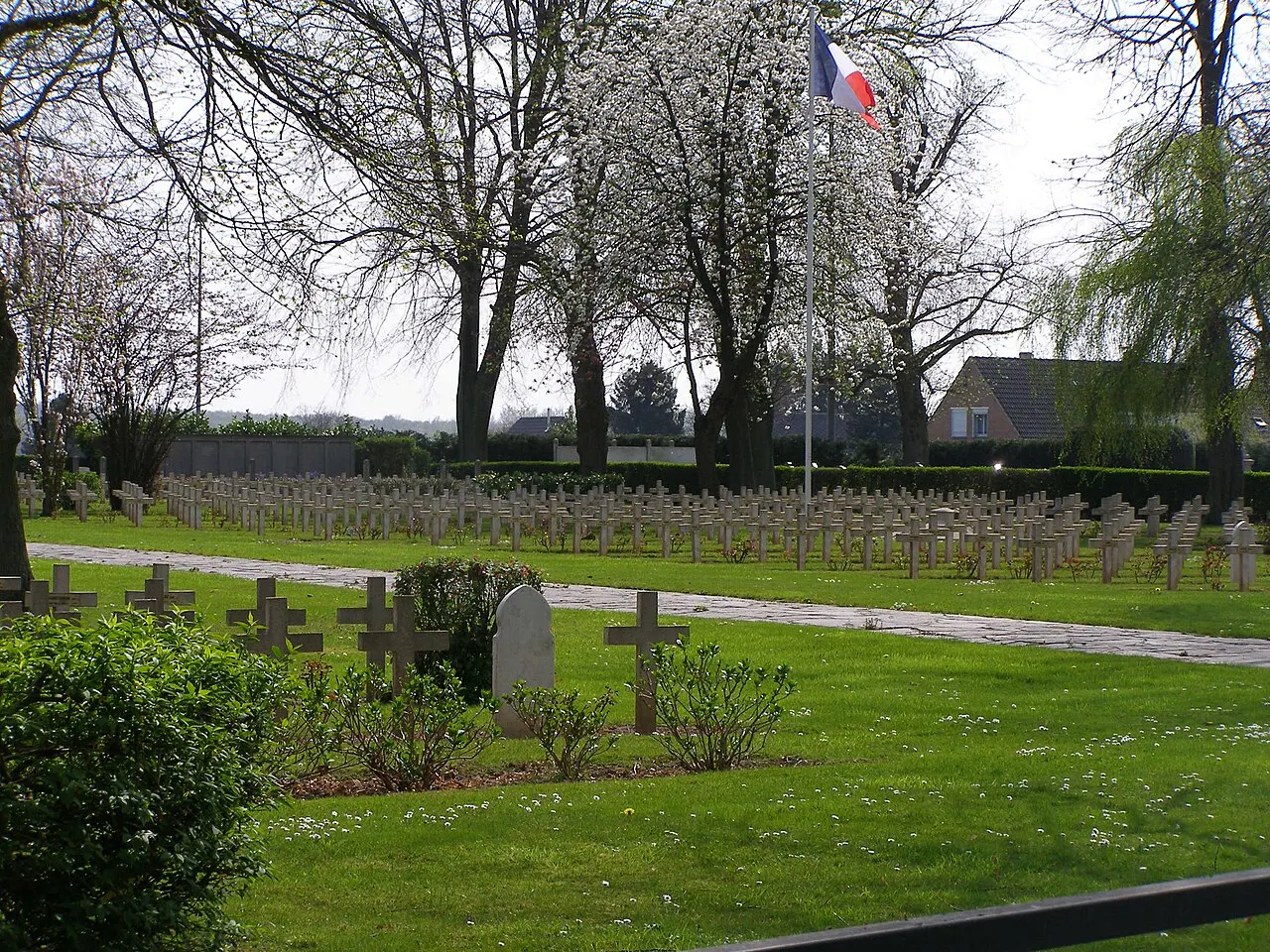 Nécropole nationale française et Cimetière militaire allemand d’Assevent