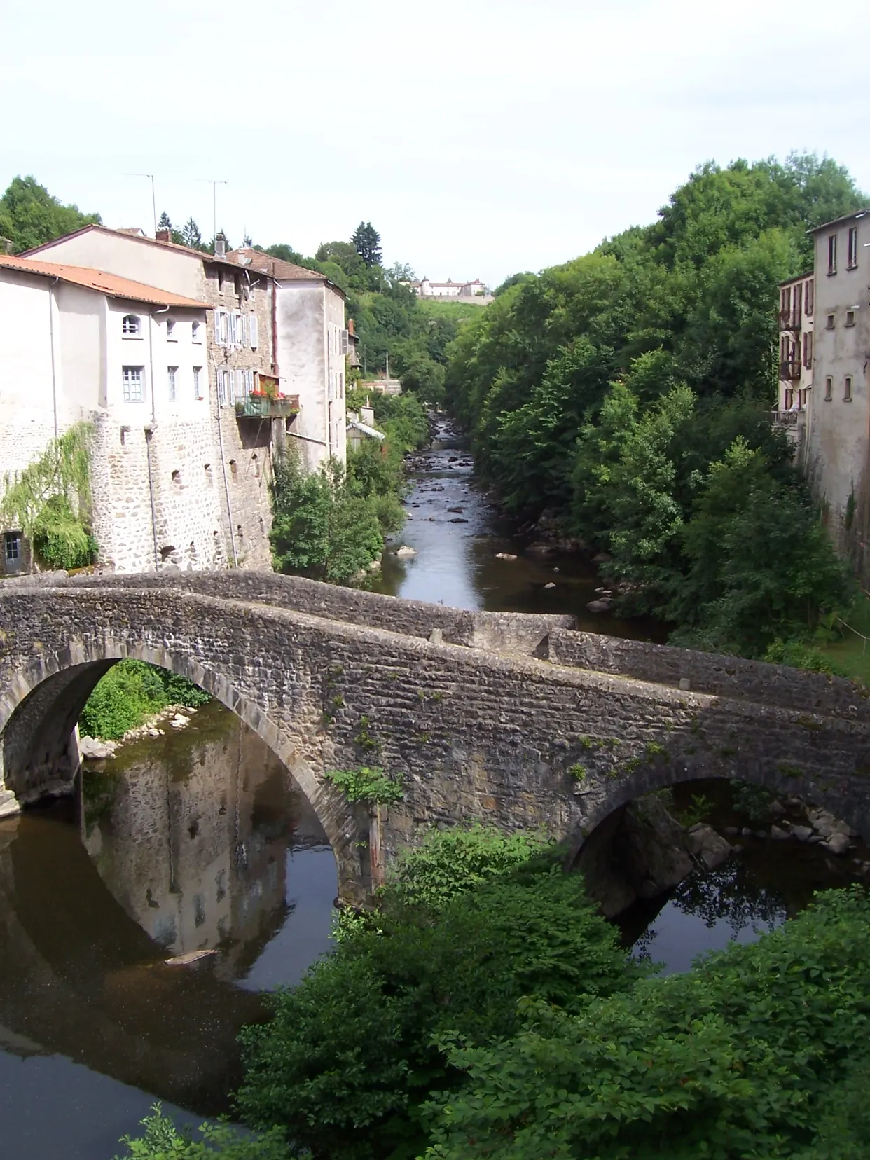 Pont du Diable, sur la Dore, à Giroux