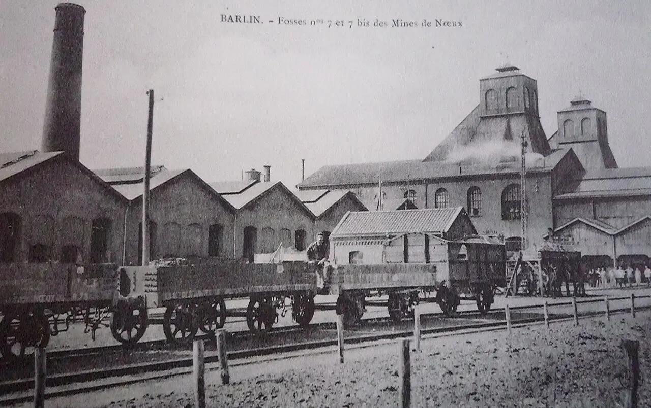 Fosse n° 7 de la compagnie des mines de Vicoigne-Noeux-Drocourt et du groupe de Béthune des Houillères du Bassin du Nord et du Pas-de-Calais
