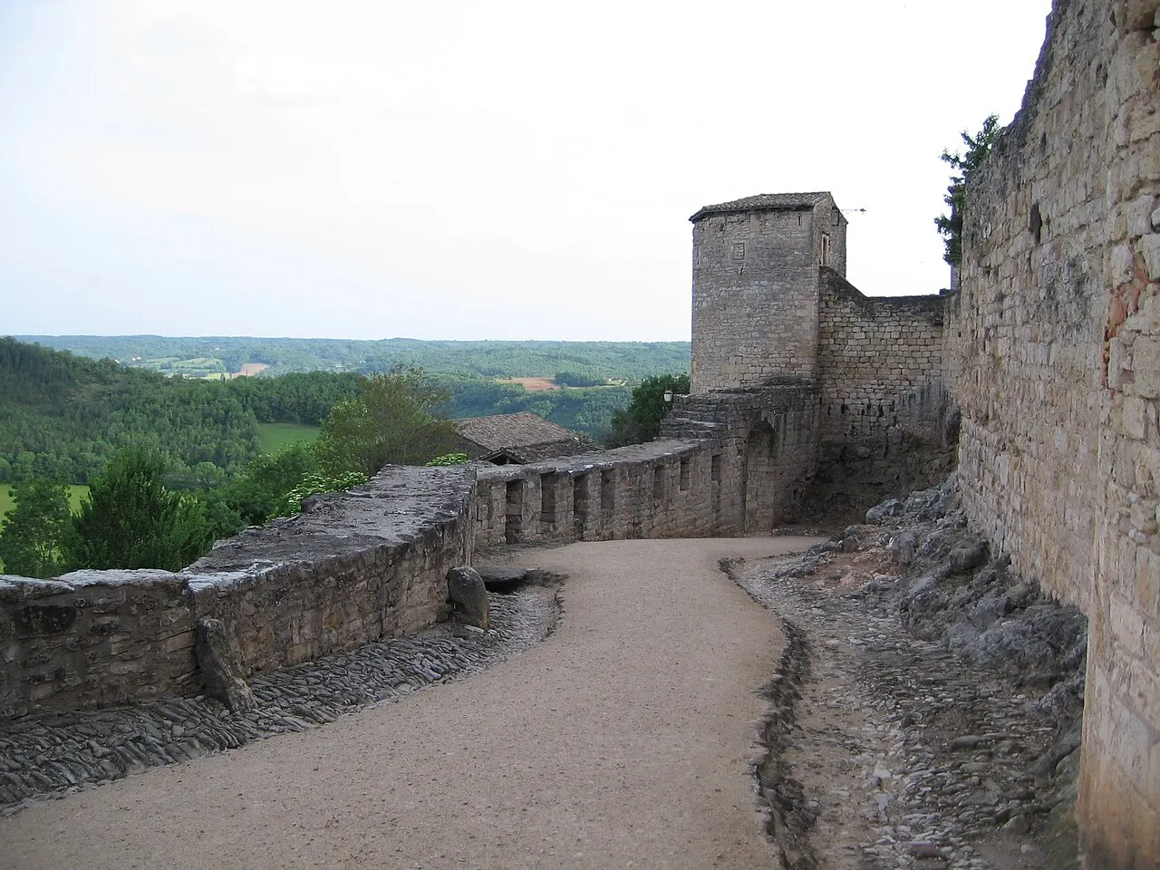 Deuxième porte de l’Irissou et ses deux tours d’enceinte
