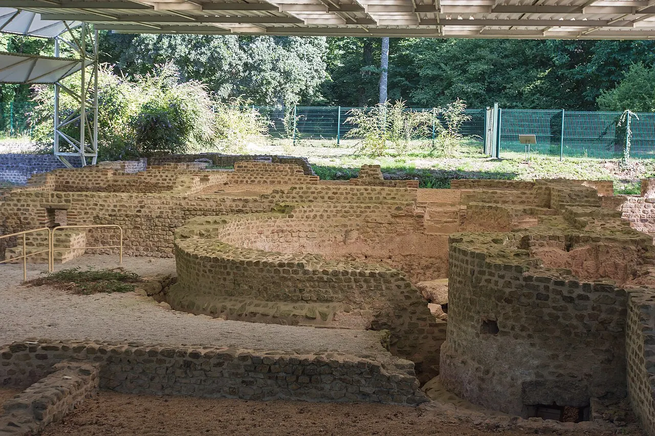 Substructions gallo-romaines et vestiges de thermes