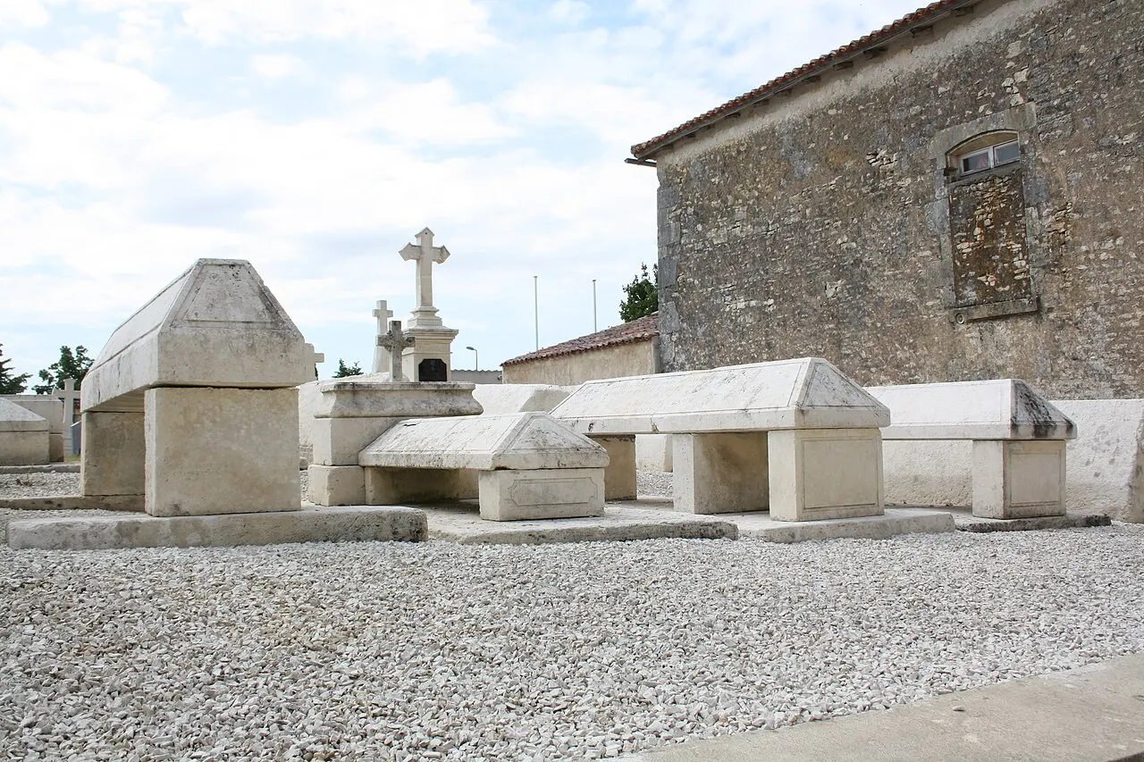 Cimetière autour de l’église