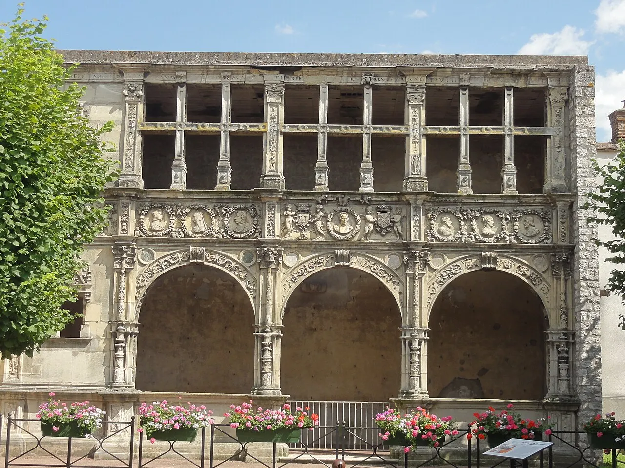 Maison dite de François Ier ou Hôtel de Chabouillé, dans la cour de l’Hôtel de ville