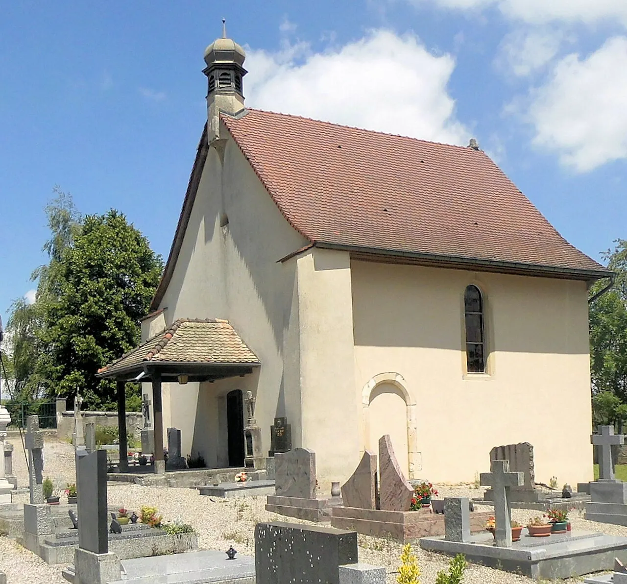 Chapelle du cimetière de Courtavon
