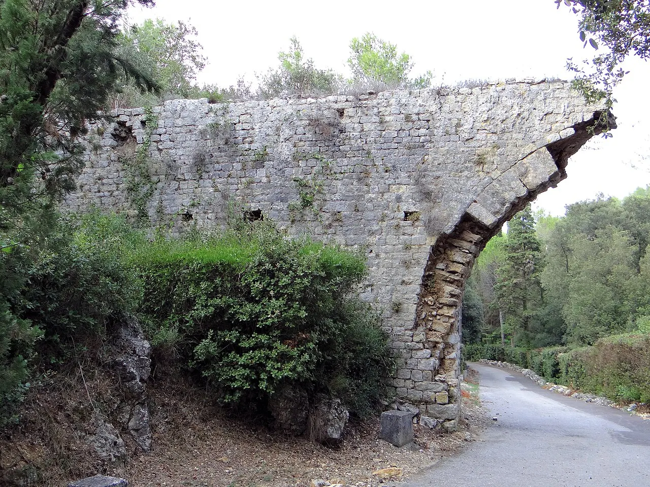 Aqueduc de Clausonnes (restes)